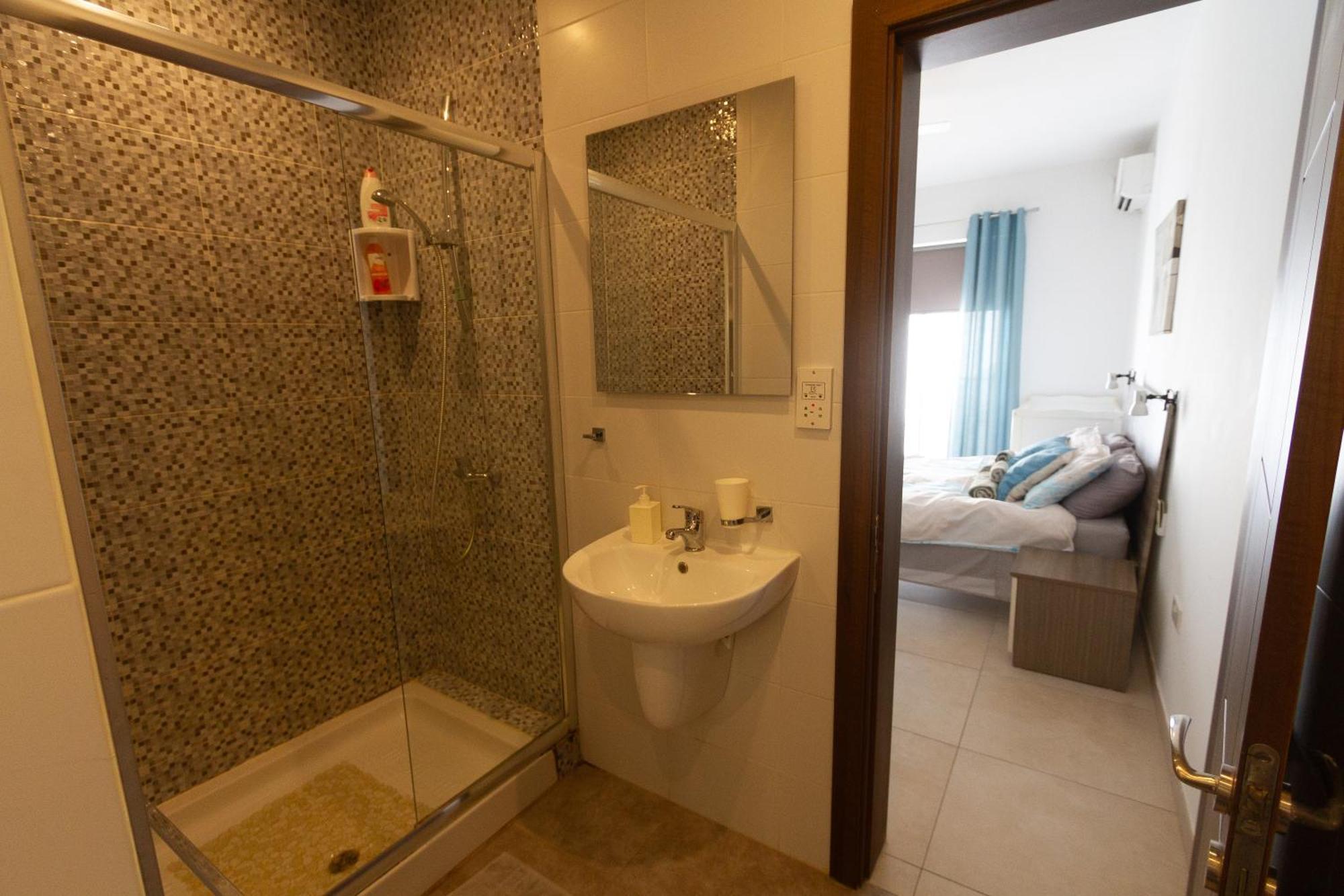 Modern & Central 2 Bedroom & 2 Bathrooms Apartment Мсида Екстериор снимка