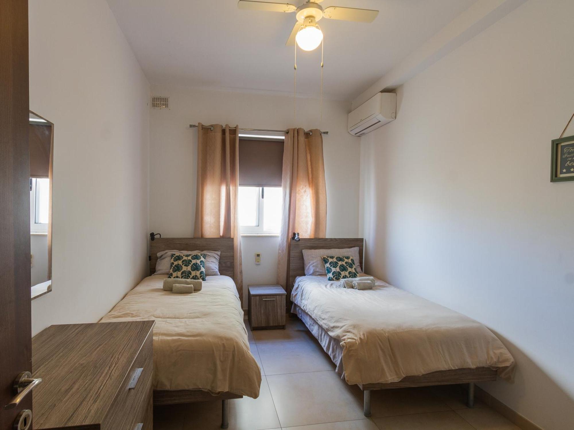 Modern & Central 2 Bedroom & 2 Bathrooms Apartment Мсида Екстериор снимка